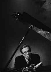 EVERYBODY DIGS BILL EVANS